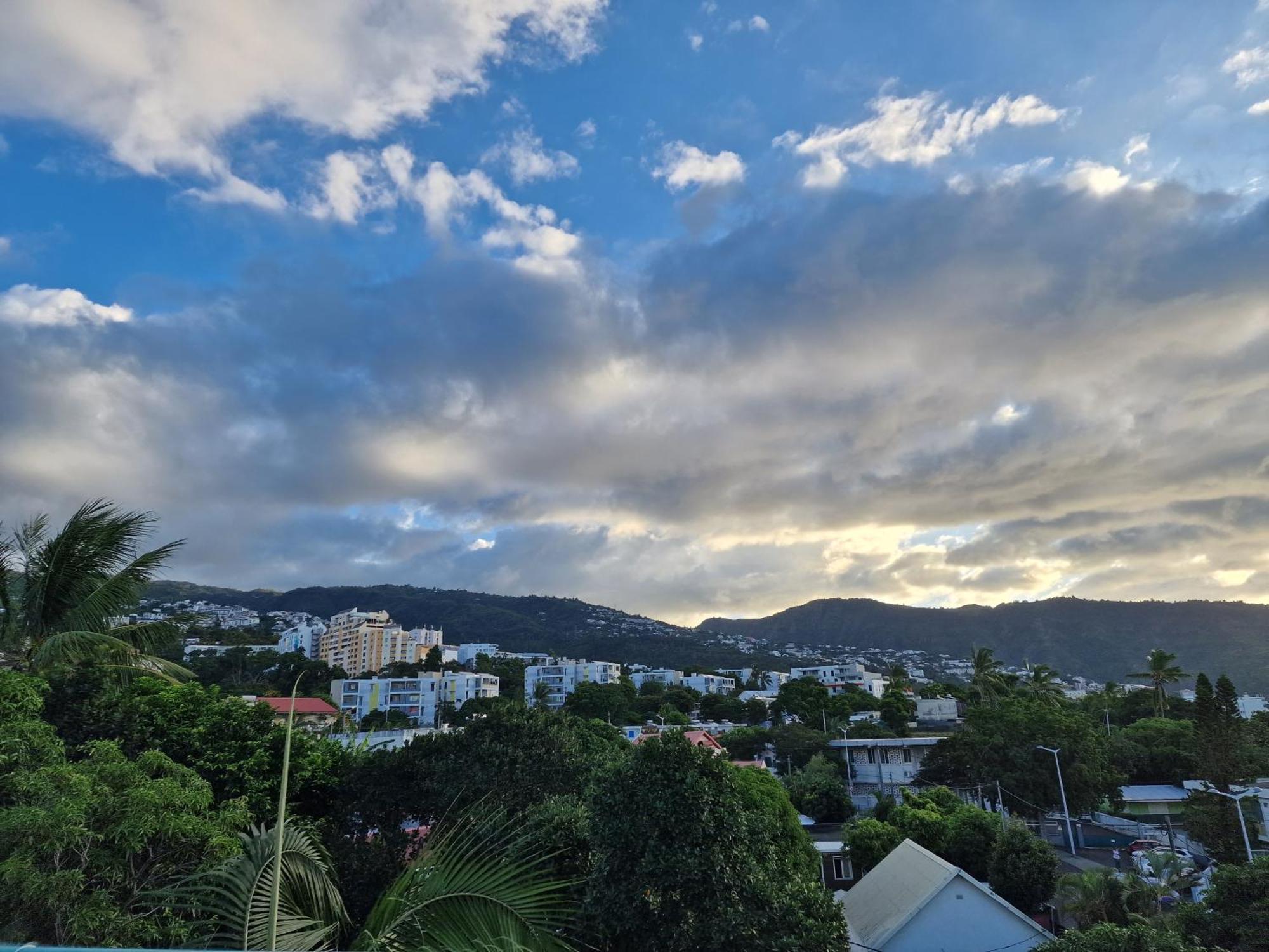 Mont-Vert Exotique - Calme - Vue Et Parking 圣皮埃尔 外观 照片